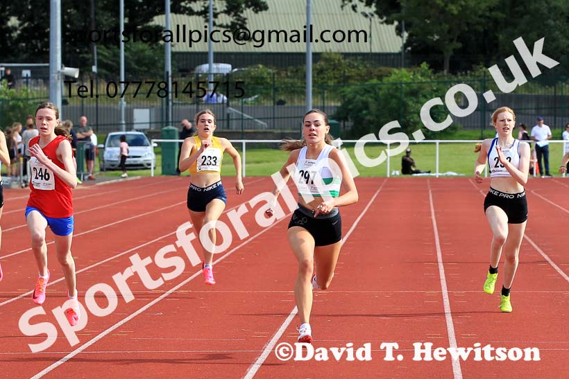Girls under-15s 300 metres, 2023 Northern Under-13s, Under-15s and Under-17s, Middlesbrough.  Photo: David T. Hewitson/Sports for All Pics